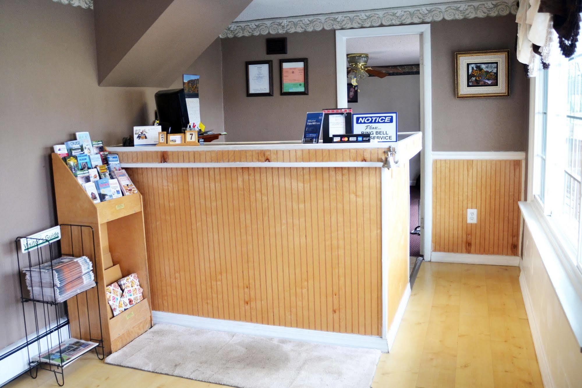 Scottish Inns ポツダム エクステリア 写真